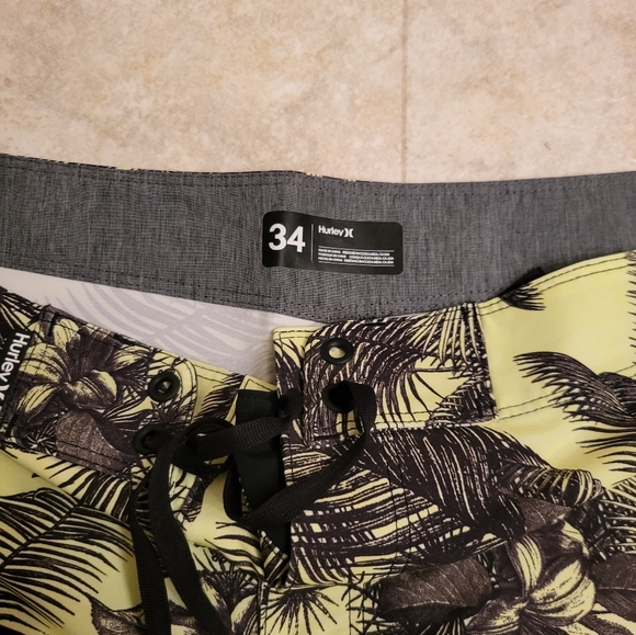 Boardshorts (Hurley,Vans,QUIKSILVER) - Picture 11 of 13